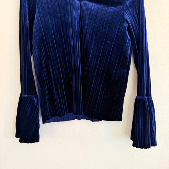 Urban Revivo Women's Blue Bell Sleeves Blouse Size 10 - Picture 3 of 8